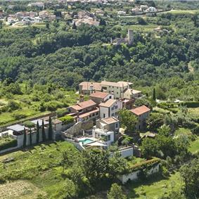 4 Bedroom Luxury Villa Retreat with Heated Infinity Pool near Buje, Sleeps 8-10